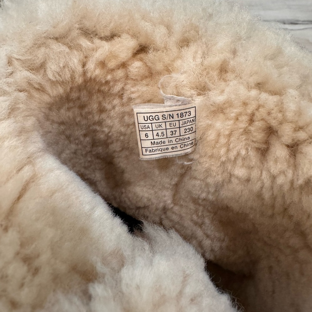 UGG Australia Bailey Button Triple Boot - image 7